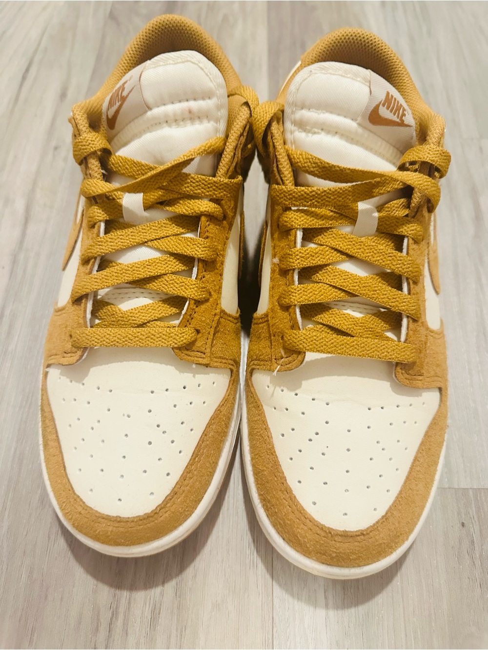 Nike Low-Top Sneakers in nude brown and white